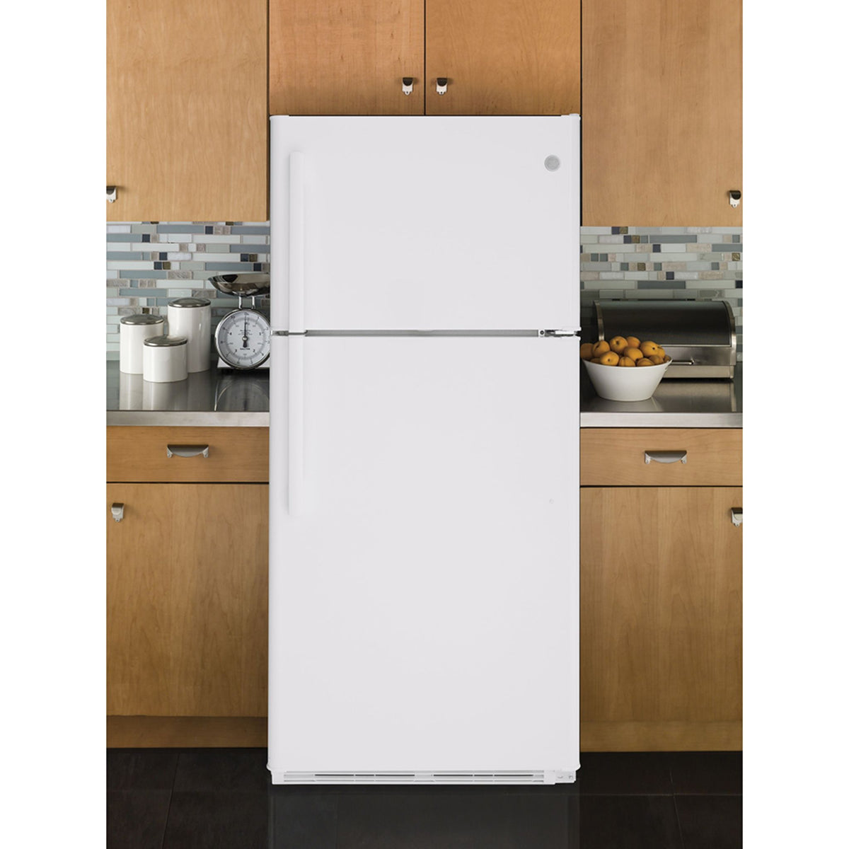 Ge 18 cu ft shop refrigerator white